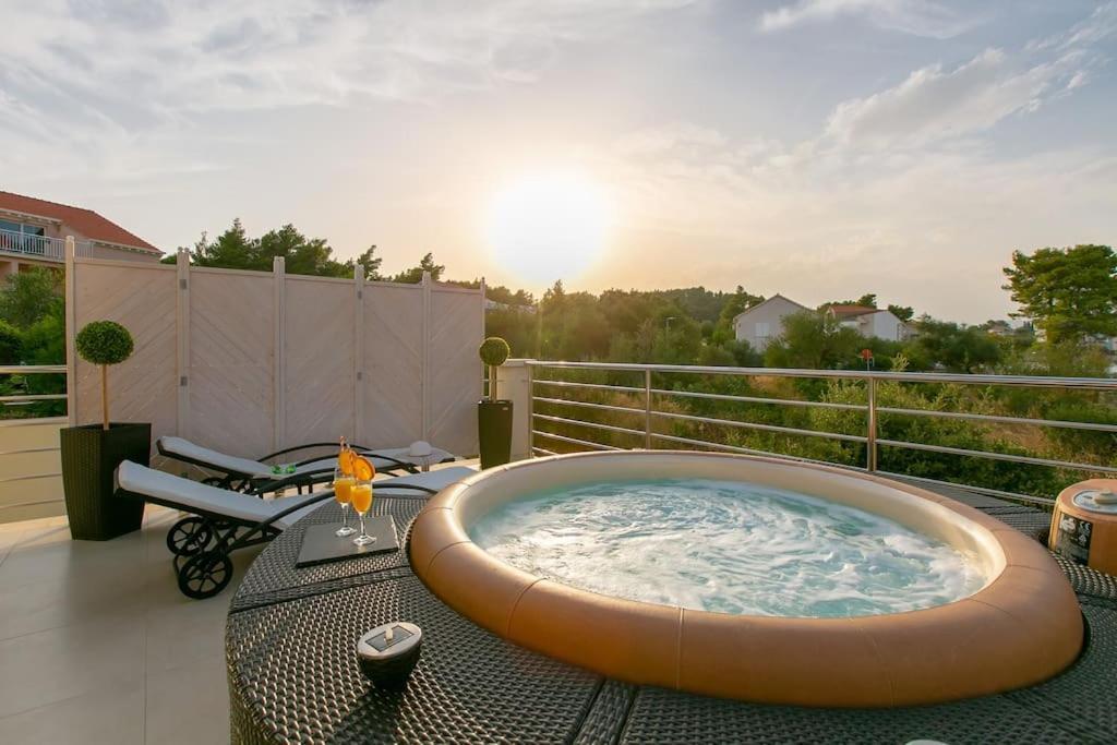 Villa Kora - Luxury Holiday Apartments 룸바르다 외부 사진