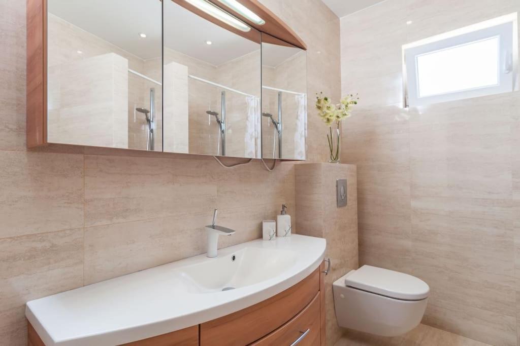 Villa Kora - Luxury Holiday Apartments 룸바르다 외부 사진