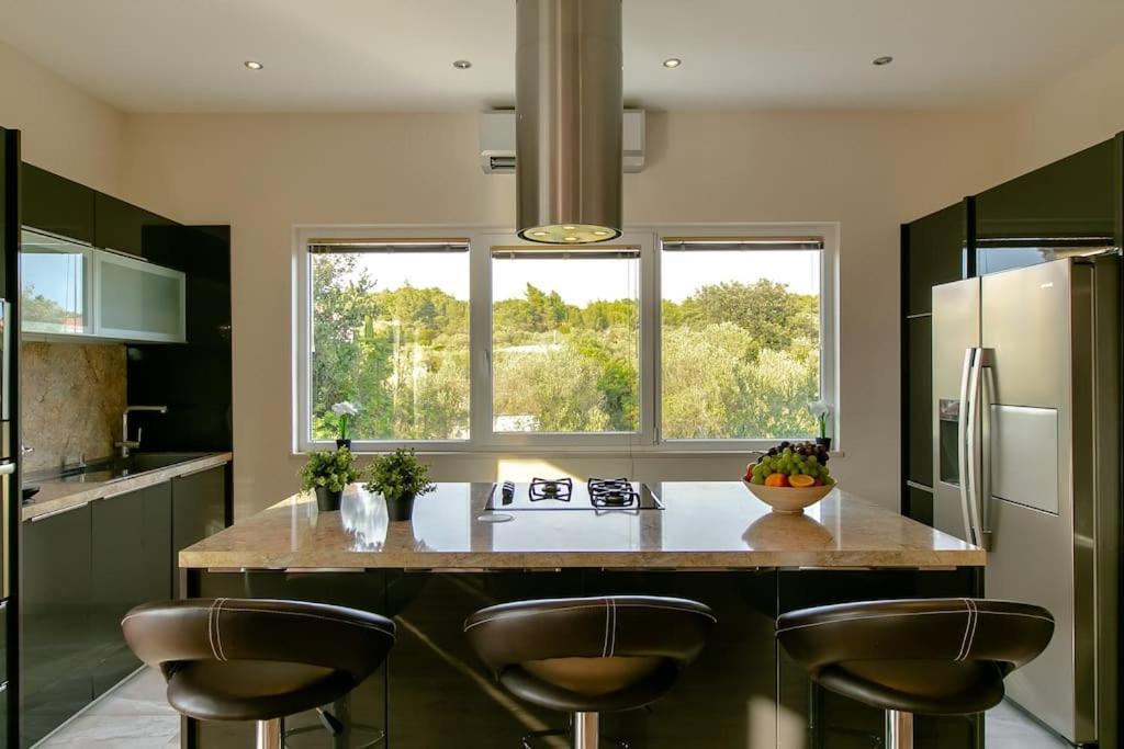 Villa Kora - Luxury Holiday Apartments 룸바르다 외부 사진