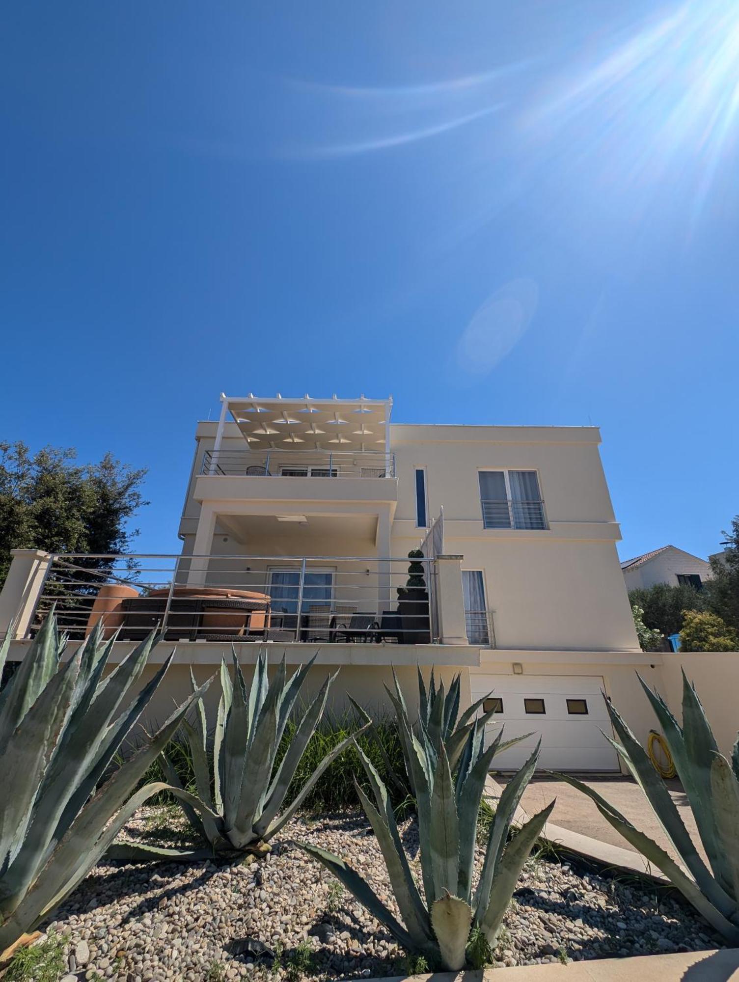 Villa Kora - Luxury Holiday Apartments 룸바르다 외부 사진